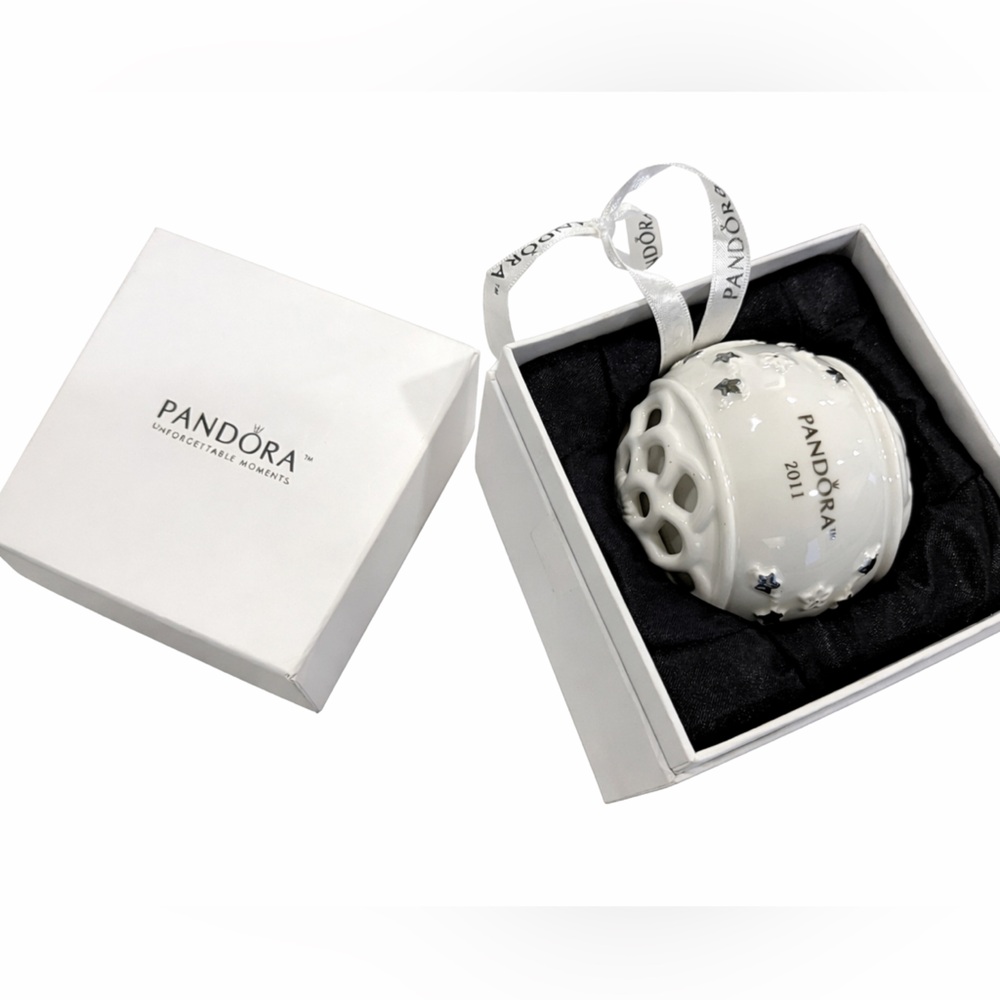Pandora 2011 White Porcelain Christmas Ornament w Box – Retired Collectible